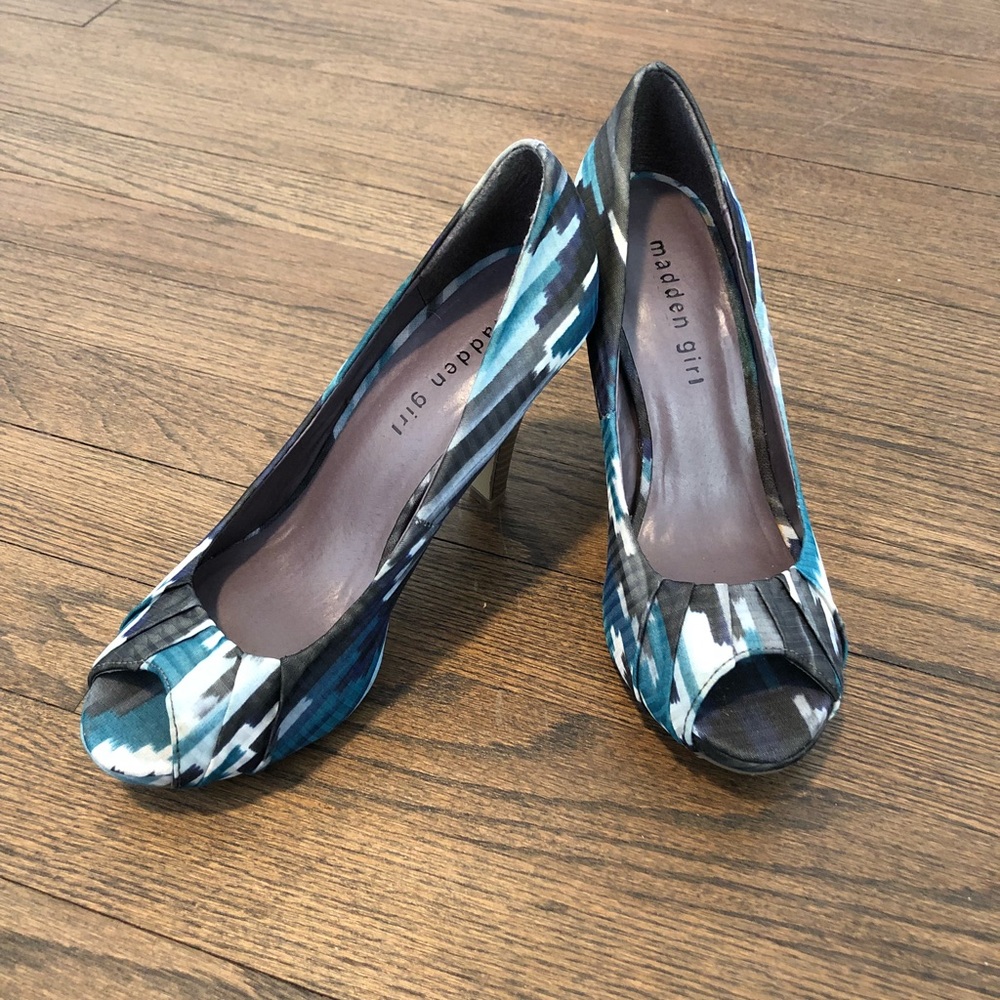Madden Girl open toe print heel. Size 7.5.